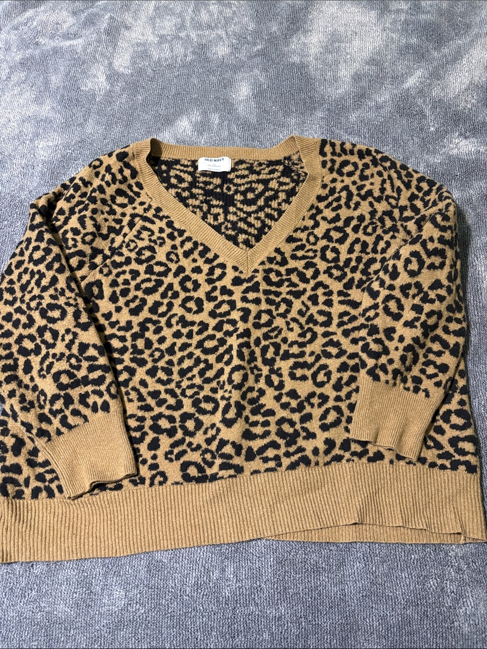 Old Navy Women's Leopard V-Neck Sweater in Tan and Black